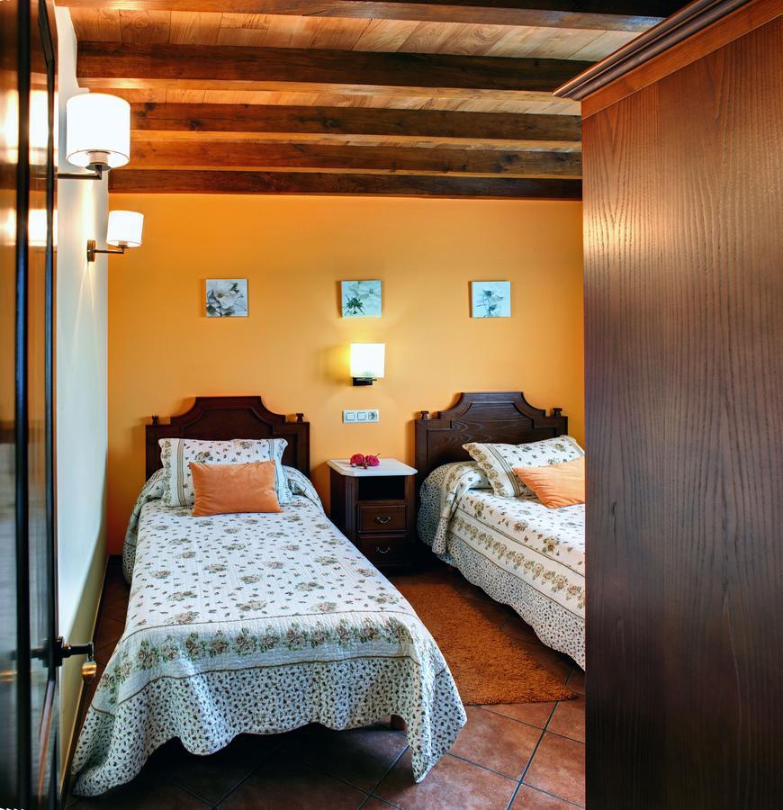 Apartamentos Rurales "La Torre" Y "El Pielago" Gamones Екстер'єр фото
